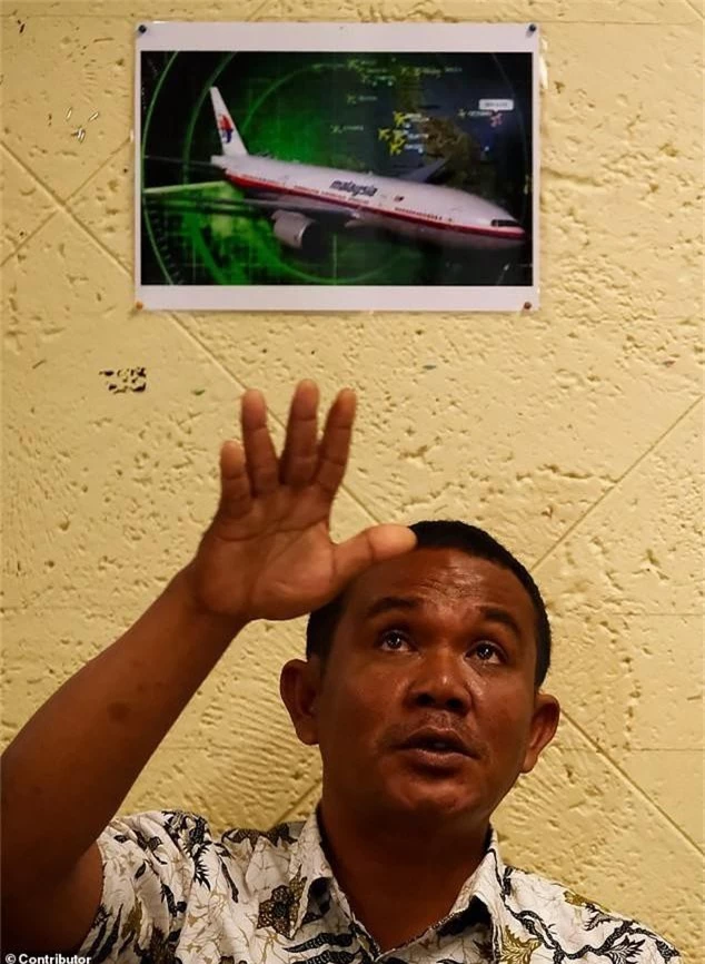 Ngư dân khẳng định nhìn thấy MH370 bốc khói đen, lao xuống eo biển Malacca - Ảnh 1.
