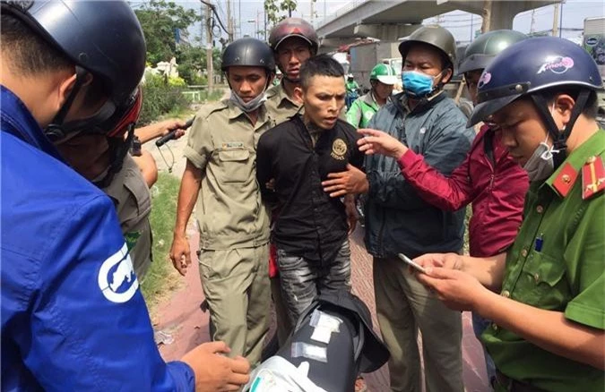 Cảnh sát phá “bí mật” trong con gấu bông của gã thanh niên ở cửa ngõ Sài Gòn - Ảnh 3.