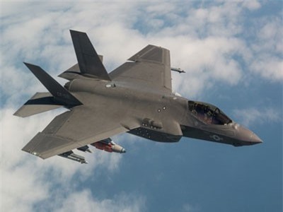F-35 của Mỹ thể hiện động tác bay mới – 'Rắn hổ mang quay đầu'