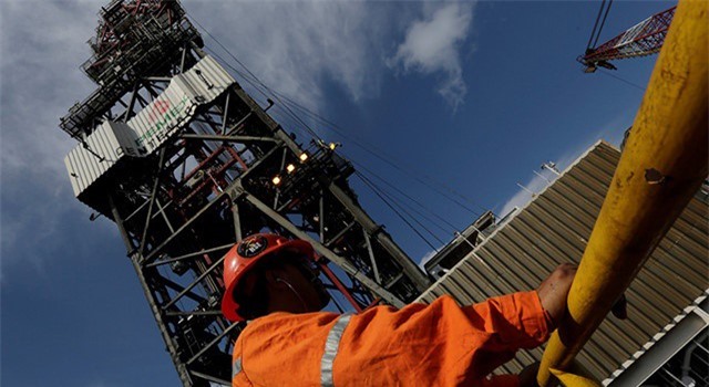 Giá dầu tăng theo chứng khoán