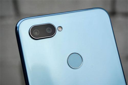 Smartphone chip S660, camera kép giảm giá hấp dẫn tại Việt Nam