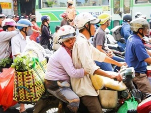 Thổn thức bức ảnh "Em cứ ngủ, thế giới này để anh lo"