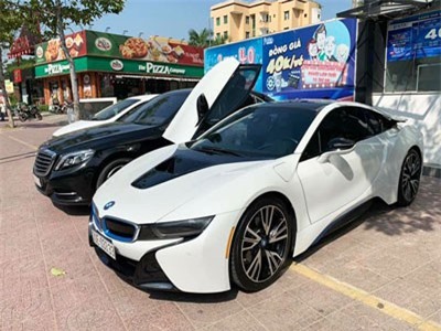 Cận cảnh siêu xe BMW i8 biển 'tứ quý' giá hơn 4 tỷ ở Hà Nội