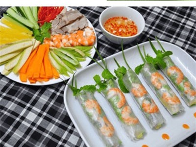Gỏi cuốn tôm thịt chấm mắm nên ngon ngây ngất
