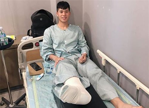 Đình Trọng phẫu thuật thành công, Văn Thanh chuẩn bị về nước ăn Tết