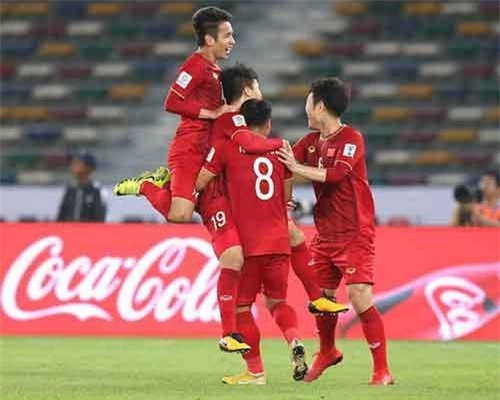 ĐT Việt Nam di chuyển tới nơi chuẩn bị cho vòng 1/8 Asian Cup 2019