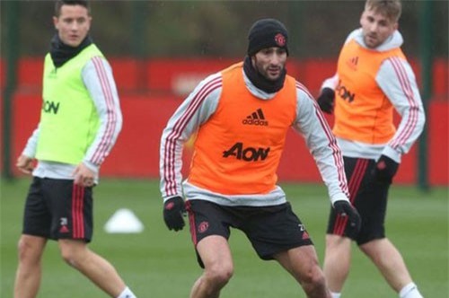 Dính chấn thương, Fellaini không có cửa rời M.U?