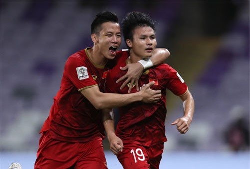 HLV Alfred Riedl: 'Quang Hải sút phạt như Messi'