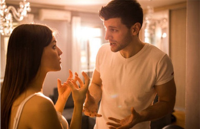 Chồng tức giận vì vợ đem chuyện lo tết nhà chồng tốn kém đi “tâm sự” với chị gái