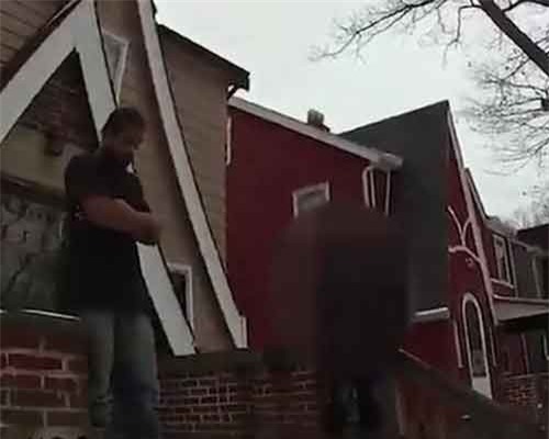 Nữ sinh 16 tuổi gọi điện báo cảnh sát vì bị bố tịch thu điện thoại