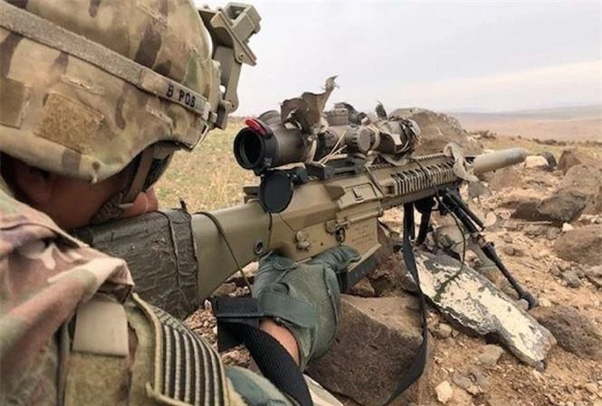  Một binh sĩ Mỹ đang sử dụng súng bắn tỉa M110.