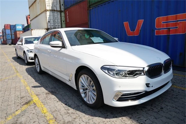 BMW 5-Series 2019 chốt ngày ra mắt tại Việt Nam, giá dự kiến từ 2,389 tỷ đồng. BMW 5-Series 2019 chuẩn bị ra mắt với 2 phiên bản, hứa hẹn khuấy động phân khúc sedan hạng sang cỡ trung tại Việt Nam cùng Mercedes-Benz E-Class, Audi A6 và Lexus ES 250. (CHI TIẾT)