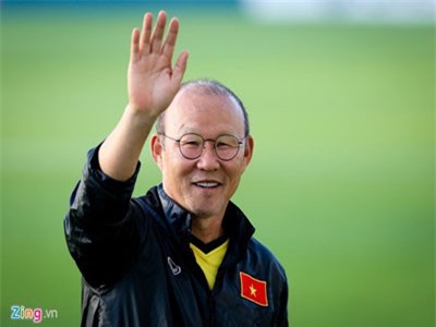 Thầy Park cười rạng rỡ khi phóng viên Hàn Quốc tới xem ĐT Việt Nam