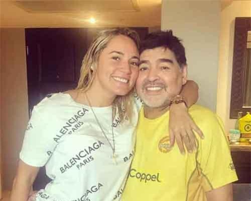 Chia tay, Maradona đòi nhà, dọa lấy đầu bồ cũ