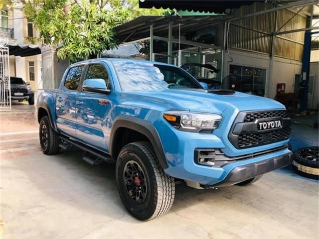 Hàng hiếm Toyota Tacoma TRD Pro đối thủ Ford Ranger Raptor được chào giá gần 3 tỷ đồng tại Việt Nam. Chiếc Toyota Tacoma TRD Pro được nhập khẩu nguyên chiếc từ Mỹ qua doanh nghiệp tư nhân và là hàng hiếm tại Việt Nam. Xe được chào bán với giá gần 3 tỷ đồng. (CHI TIẾT)