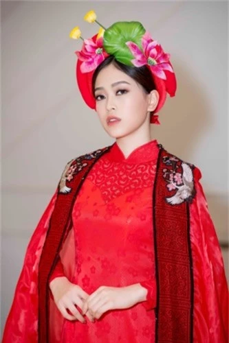 hoa hau tieu vy dep quyen ru va sang trong voi ao dai cung dinh hue hinh 7