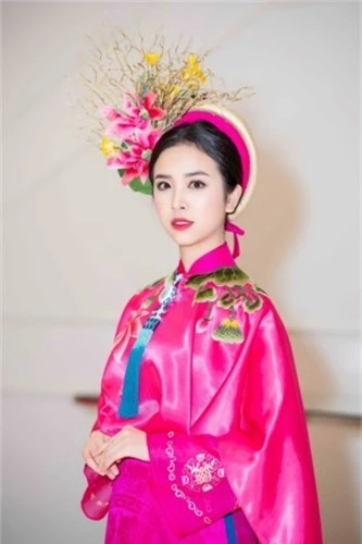 hoa hau tieu vy dep quyen ru va sang trong voi ao dai cung dinh hue hinh 9