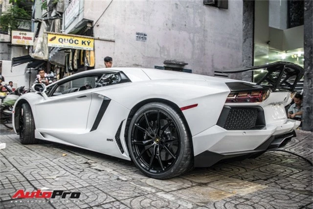 Lamborghini Aventador bí ẩn nhất Việt Nam tái xuất tại Sài Gòn - Ảnh 1.