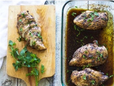 Cách nấu ức gà nướng ngâm nước sốt cực thơm ngon