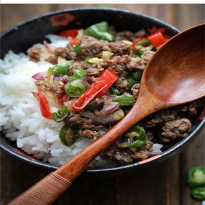 Cách làm bò băm sốt tương lạ miệng trôi cơm