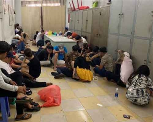 TPHCM: Phát hiện hàng chục 'dân bay' phê thuốc trong vũ trường