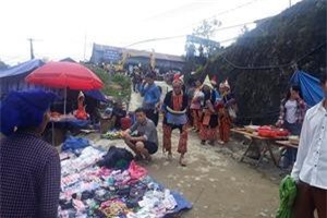 Rực rỡ sắc màu tại chợ phiên Sìn Hồ vùng núi cao