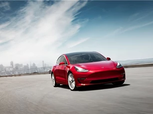 Tesla Model 3 là xe hạng sang bán chạy nhất tại Mỹ 2018