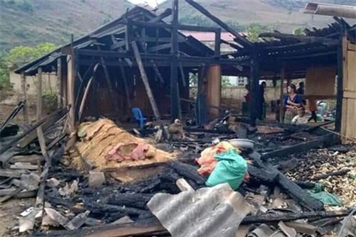 Điện Biên: Chồng mua xăng về đốt nhà, vợ tử vong