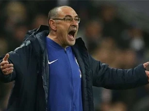 Sarri hoài nghi có nhóm cầu thủ Chelsea làm loạn