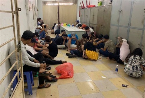 “Đột kích” vũ trường bậc nhất quận 5, phát hiện 27 người có ma tuý