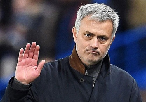 1 sao Man Utd từng van xin Mourinho ngưng chỉ trích