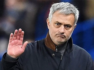 1 sao Man Utd từng van xin Mourinho ngưng chỉ trích