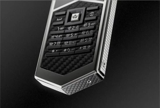 Theo trang GSMArena, Nokia 6500 phiên bản đặc biệt có tên Caviar Viking Ragnar Carbon sở hữu bàn phím Titanium T9. Titanium chính là một trong những loại hợp kim titan hiện đang được sử dụng phổ biến nhất trong lĩnh vực chế tác đồng hồ, giúp cho thiết bị siêu cứng và siêu bền.