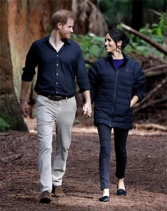 Vợ chồng Meghan trong chuyến công du các nước châu Đại Dương hồi cuối tháng 10/2018. Ảnh: UK Press.