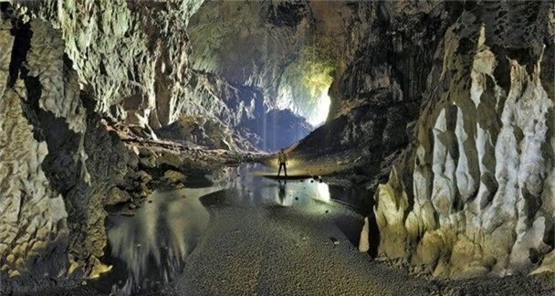 Hang động ngầm lớn nhất thế giới nằm ở Sarawak