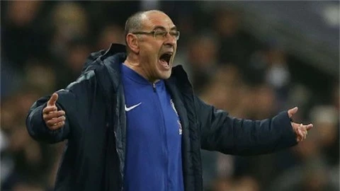 Sarri hoài nghi có nhóm cầu thủ Chelsea làm loạn