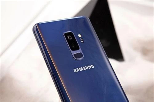 10. Samsung Galaxy S9 Plus (99 điểm).