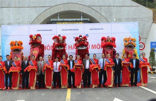 Chỉ mất 6 phút để qua hầm xuyên núi nối Bình Định - Phú Yên