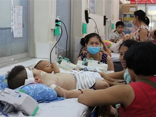 Sởi tăng gấp 13 lần, Bộ Y tế khuyến cáo người dân cho trẻ tiêm phòng đầy đủ