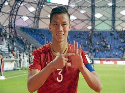 Không thể đeo nhẫn cưới vào sân bóng, Quế Hải đã làm điều này để nói yêu vợ