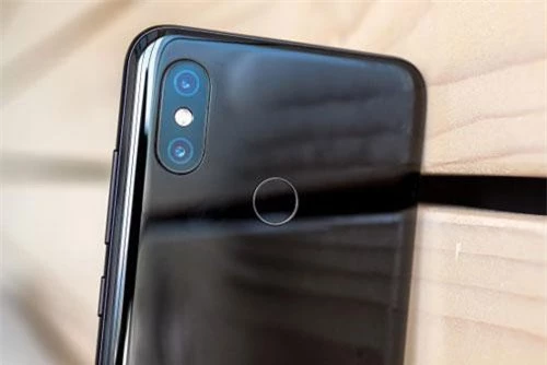 =4. Xiaomi Mi MIX 3 (103 điểm).