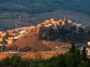 Giảm dân số nghiêm trọng, thị trấn Italy bán nhà với giá 1 Euro