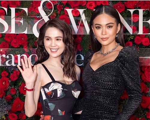 Sau khi đọ sắc cùng Ngọc Trinh, Mâu Thủy được fan dốc lòng đốc thúc mang đi 'xuất khẩu'