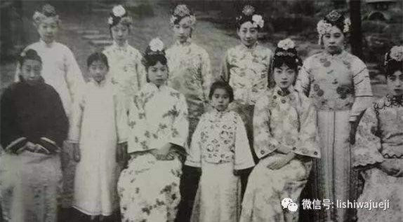 Góc khuất và cuộc đời bi thảm của các cách cách nhà Thanh