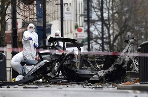 Bắc Ireland bắt giữ 2 nghi phạm trong vụ đánh bom xe