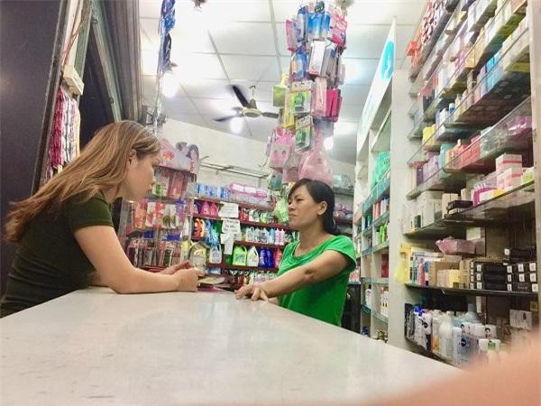 Thị trường mỹ phẩm xách tay ngày càng khó kiểm soát