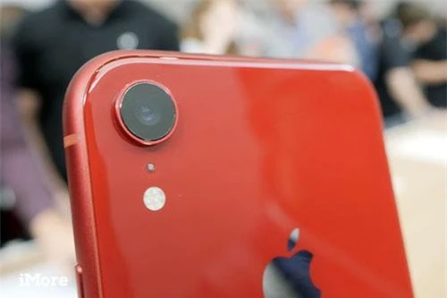 =8. iPhone XR (101 điểm).