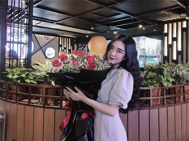 Giữa bão chiến thắng, Hà Đức Chinh vẫn không quên gửi hoa tặng sinh nhật bạn gái - Ảnh 2.