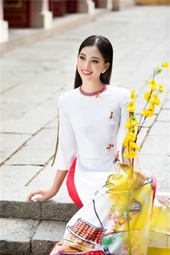 tieu vy duyen dang trong ta ao dai o tuoi 18 xuan thi hinh 10