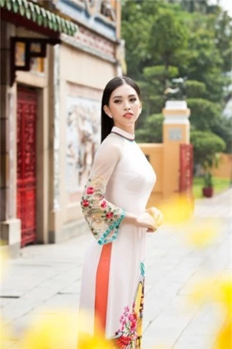 tieu vy duyen dang trong ta ao dai o tuoi 18 xuan thi hinh 8